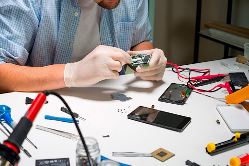 Apply Now Mobile Phone Technician / Electronics Soldering Specialist – Sponsorship Available